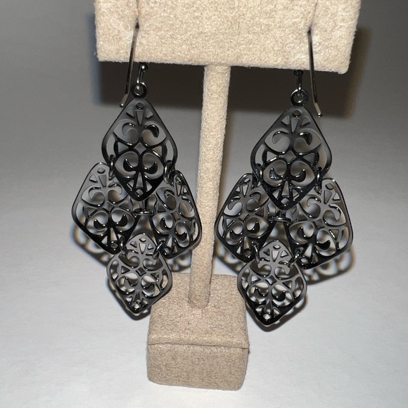 Lia Sophia black dangle earrings, lightweight - Picture 4 of 5